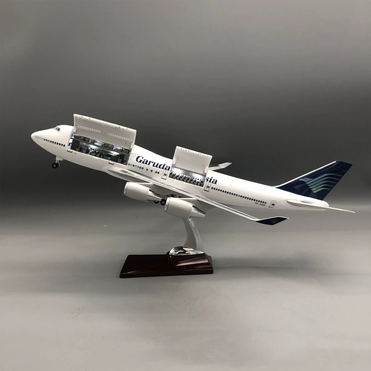 Model Kit Indonesia - Kit Model Pesawat Garuda Indonesia B747