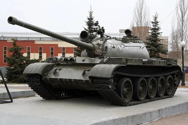 Model Kit Walmart - KIT MODEL Tank Tempur Utama Soviet