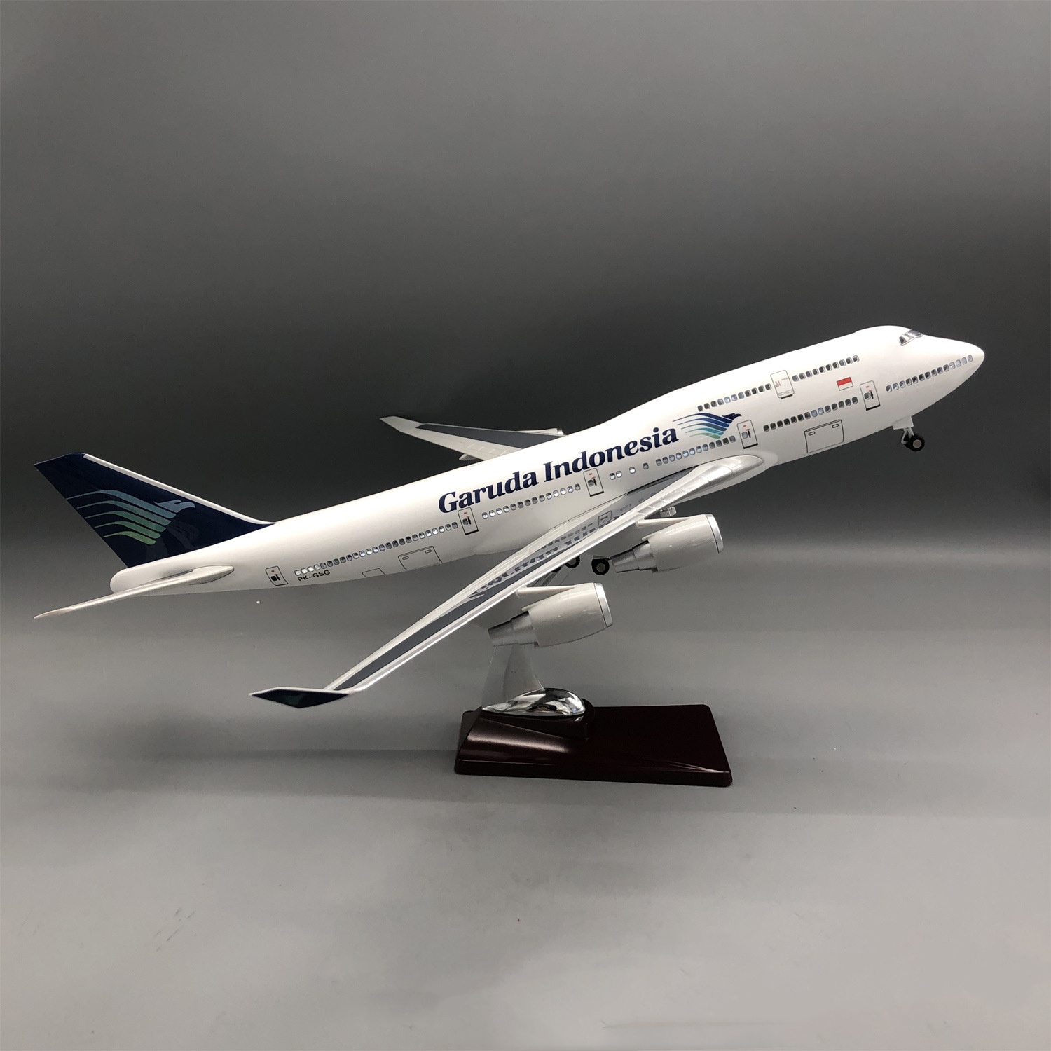 Model Kit Indonesia - Pesawat Terbang Resin Diecast 47cm B747
